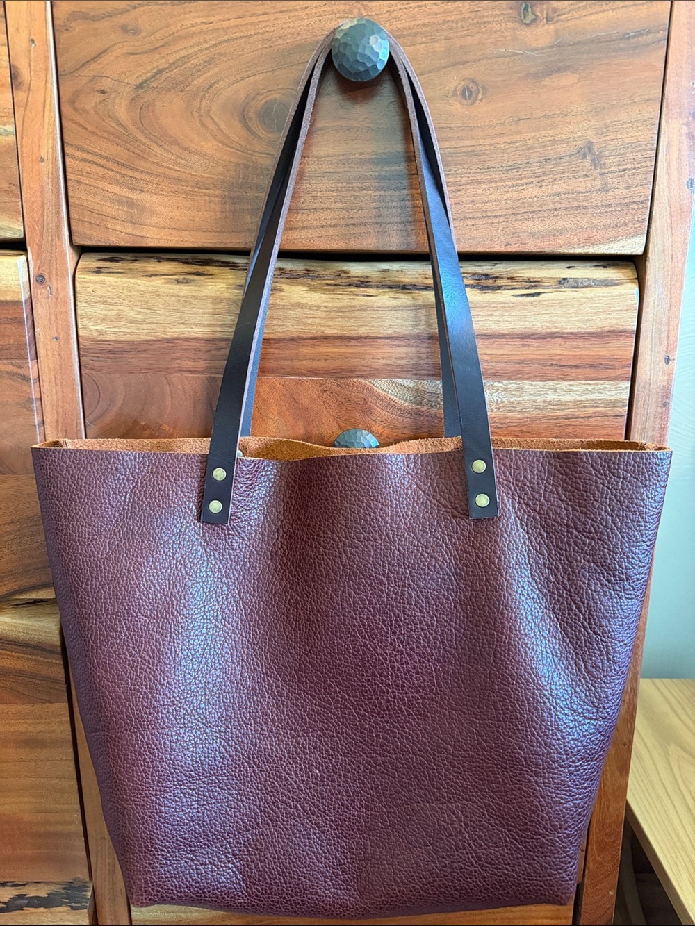Portland Leather Classic Pebbled Leather Tote Bag in Burgundy. - Picture 3 of 12